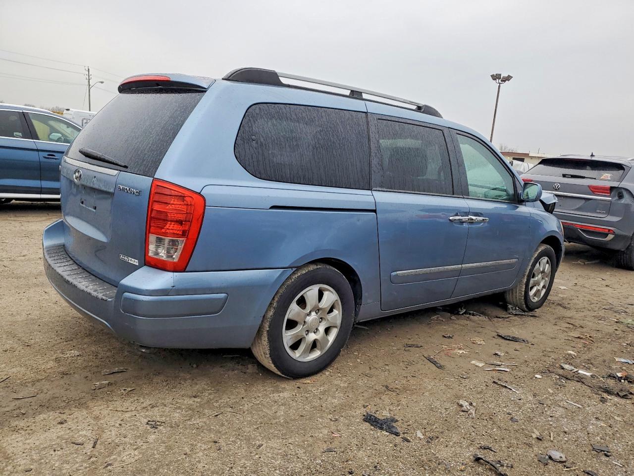 2007 HYUNDAI ENTOURAGE GLS photo 3