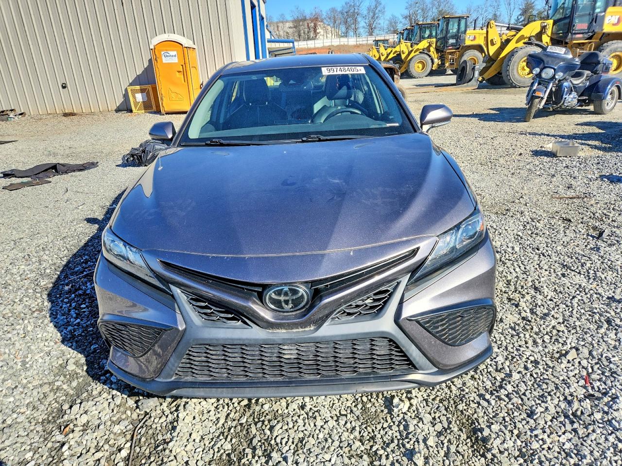 2022 TOYOTA CAMRY SE photo 5