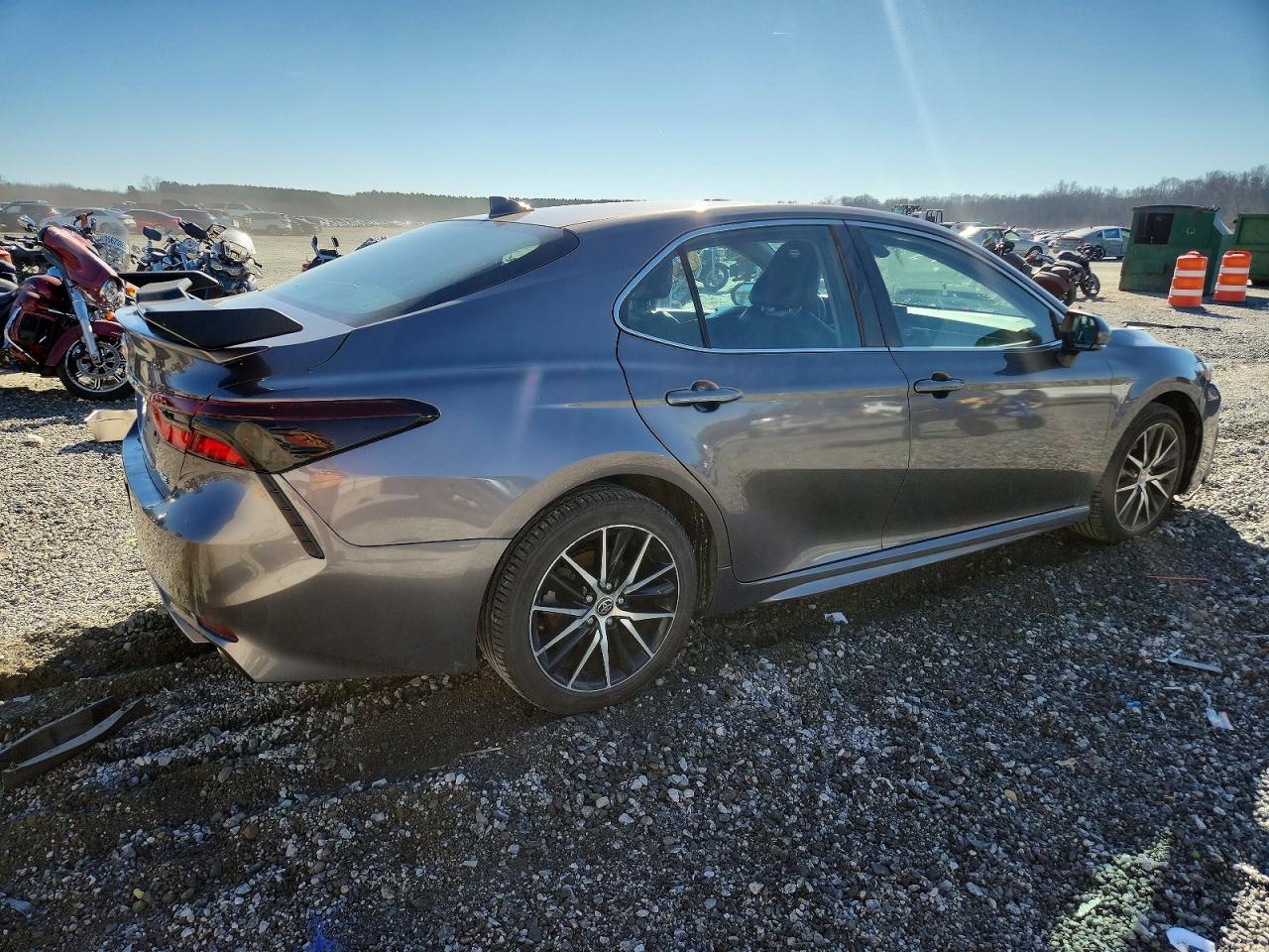 2022 TOYOTA CAMRY SE photo 3