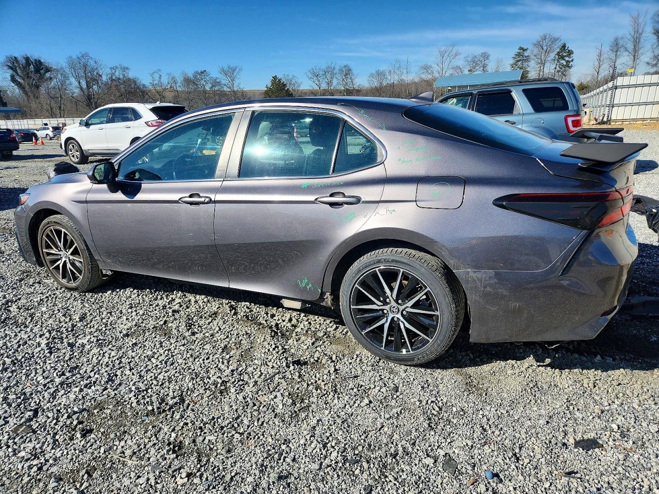 2022 TOYOTA CAMRY SE photo 2