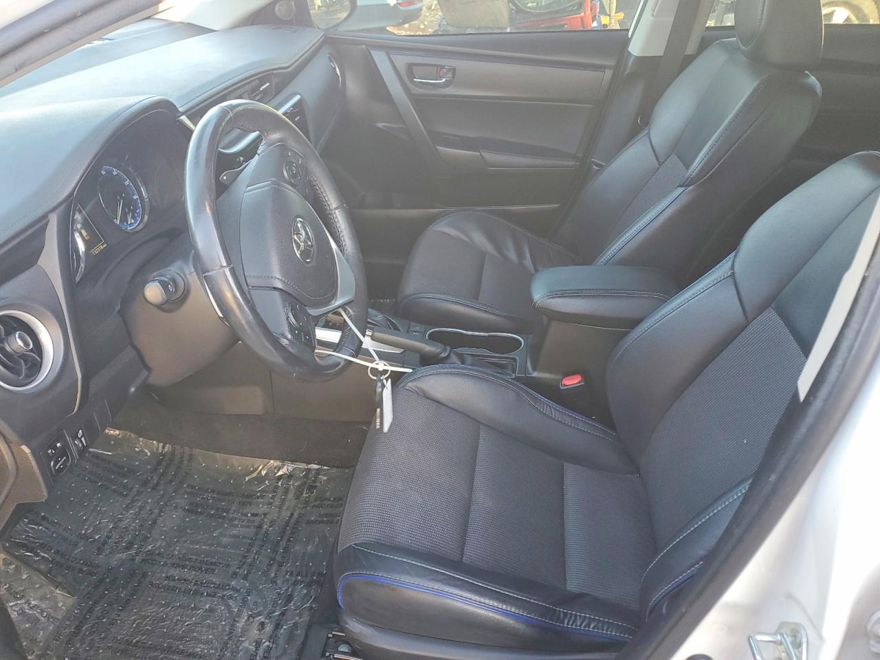2017 TOYOTA COROLLA L photo 13