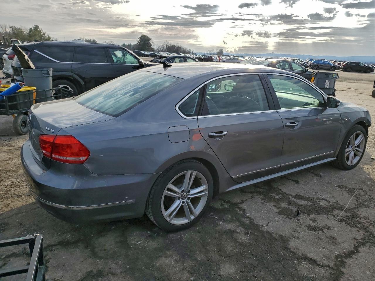2015 VOLKSWAGEN PASSAT SE photo 3