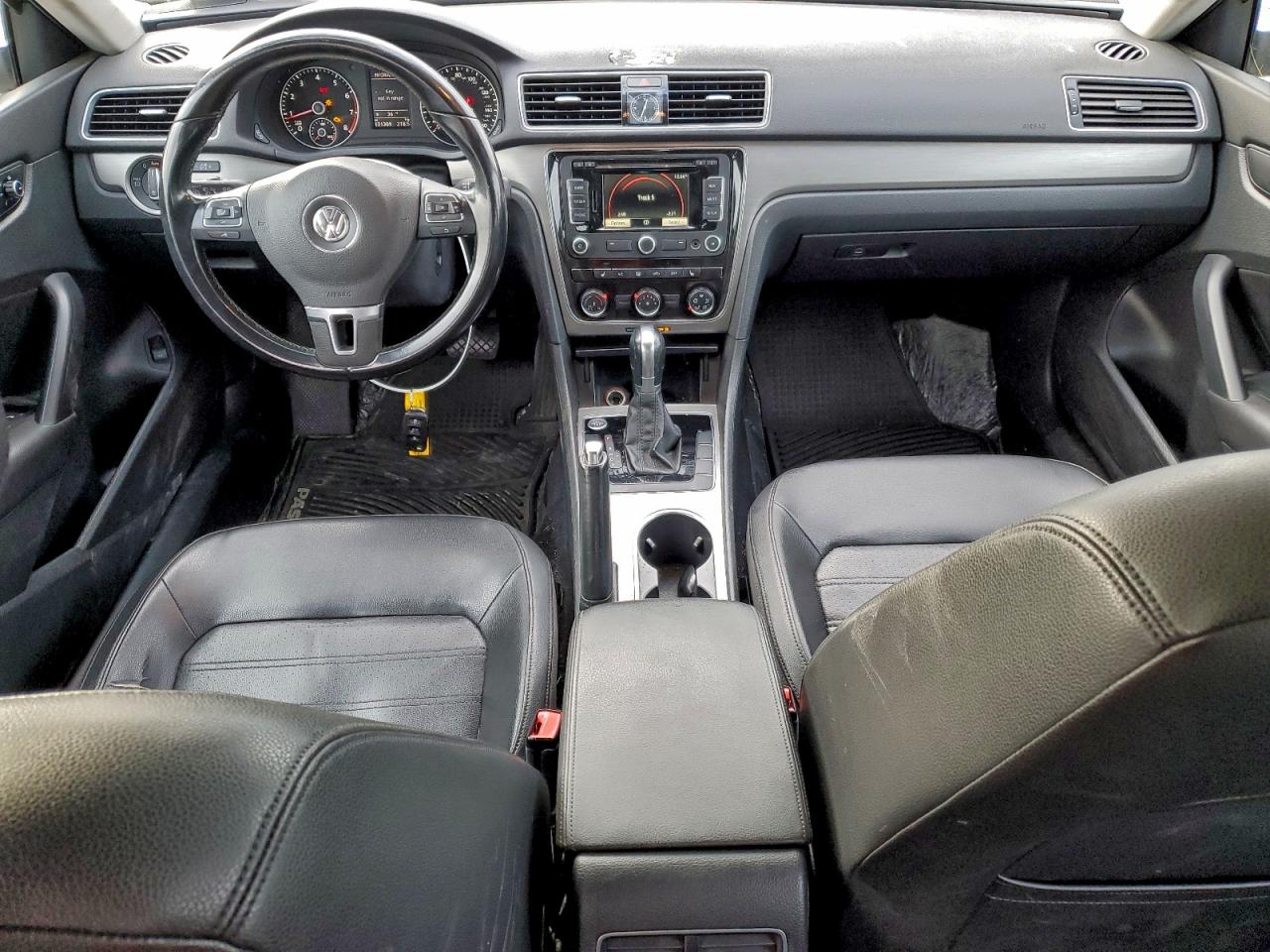2015 VOLKSWAGEN PASSAT SE photo 8