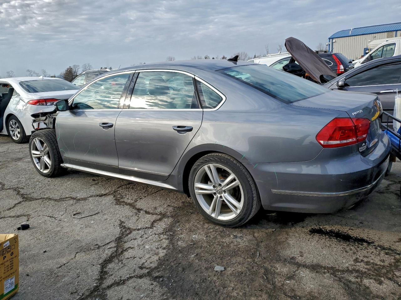 2015 VOLKSWAGEN PASSAT SE photo 2