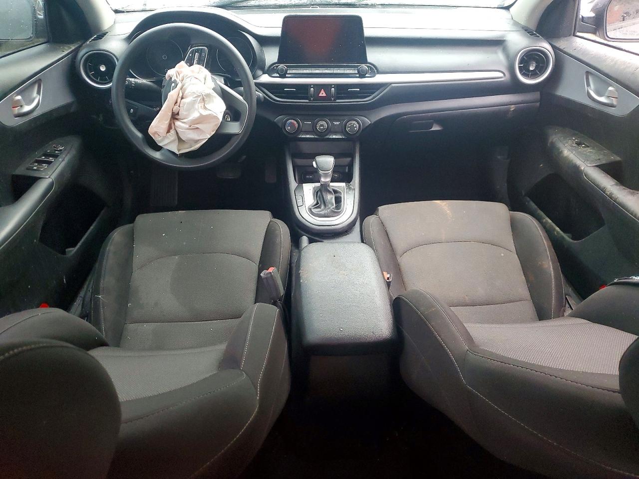 2024 KIA FORTE LX photo 8
