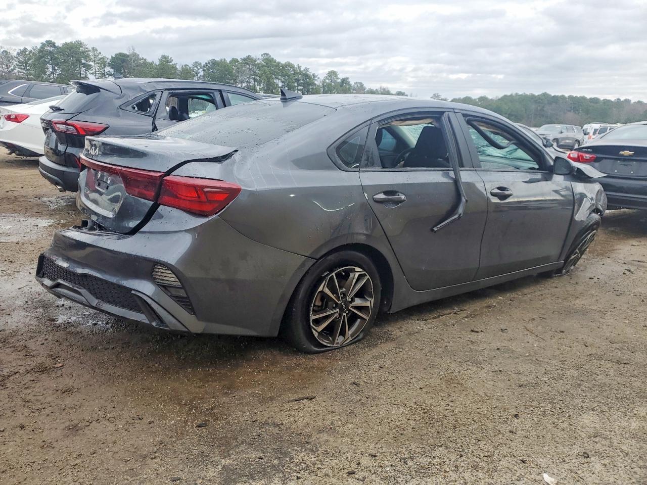 2024 KIA FORTE LX photo 3