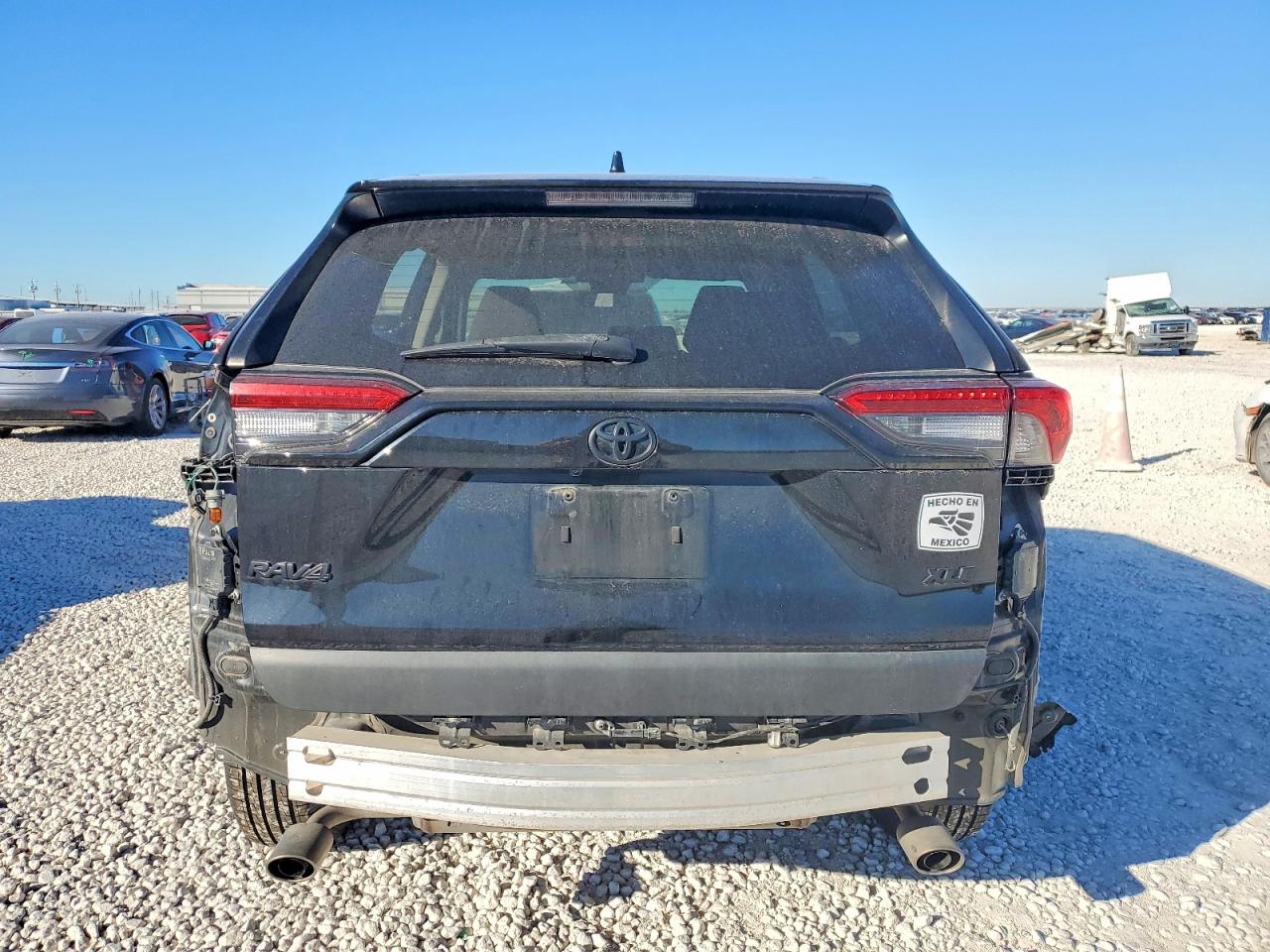 2022 TOYOTA RAV4 XLE photo 6