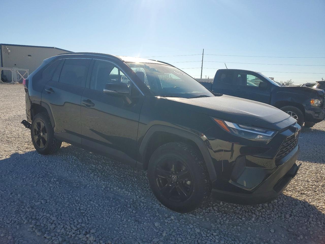 2022 TOYOTA RAV4 XLE photo 4
