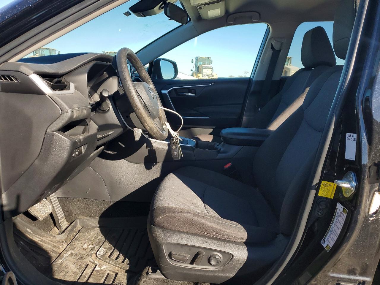 2022 TOYOTA RAV4 XLE photo 7