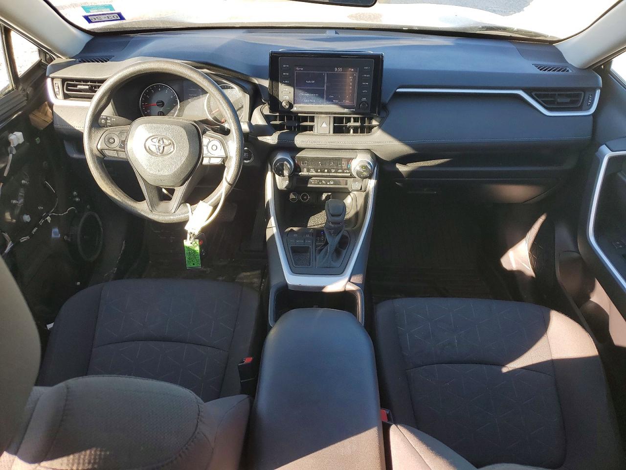 2022 TOYOTA RAV4 XLE photo 8