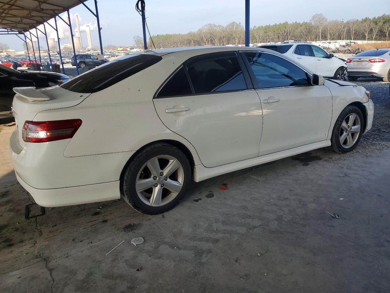 2010 TOYOTA CAMRY BASE photo 3