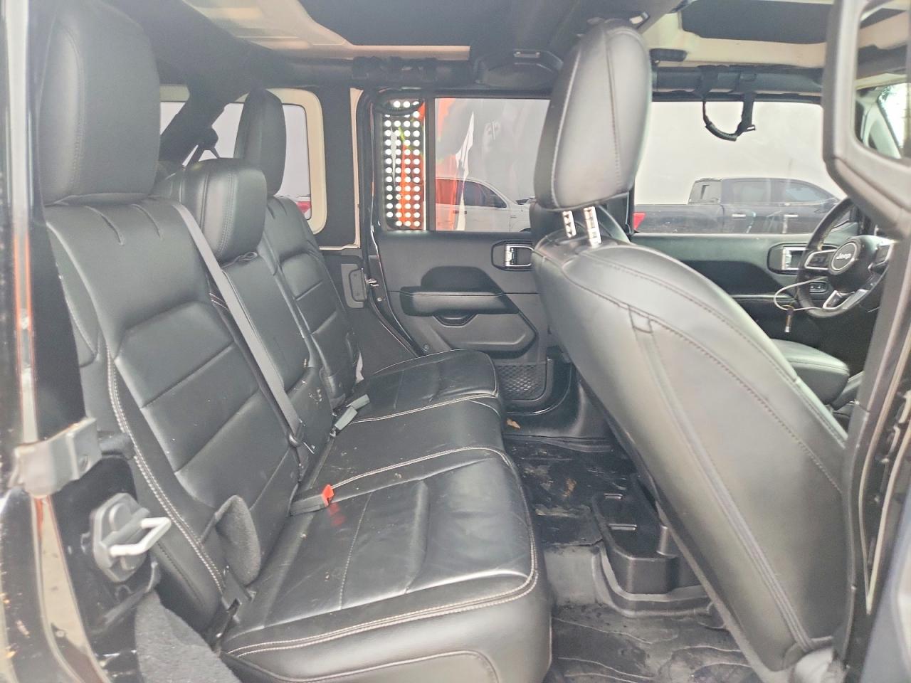 2018 JEEP WRANGLER UNLIMITED SAHARA photo 10