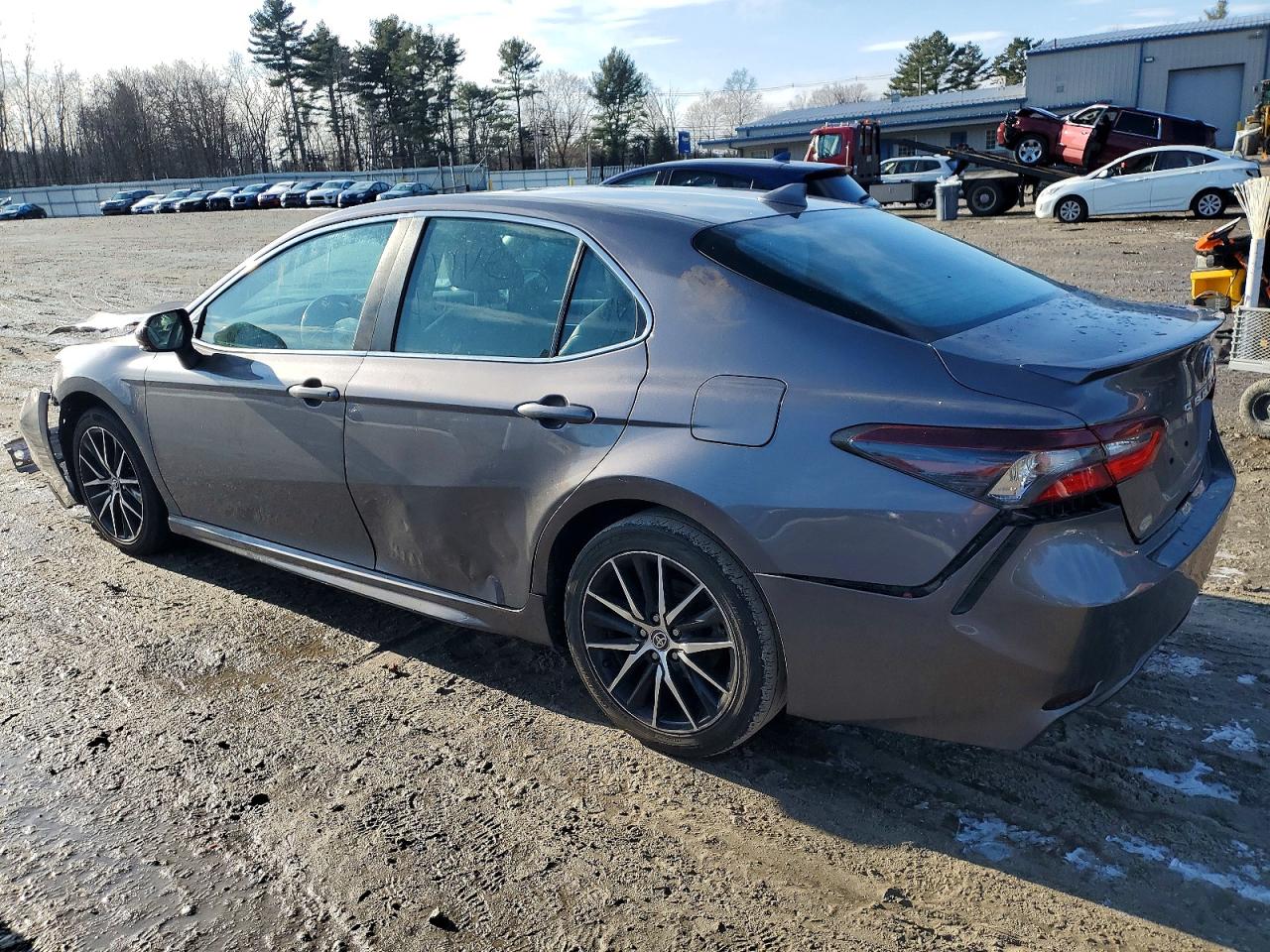 2022 TOYOTA CAMRY SE photo 2