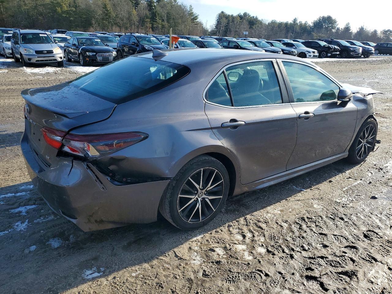 2022 TOYOTA CAMRY SE photo 3
