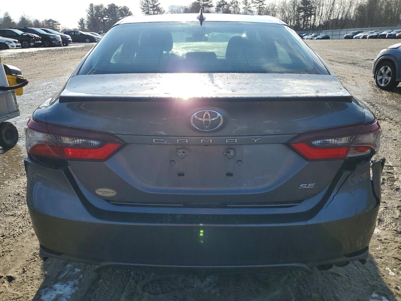 2022 TOYOTA CAMRY SE photo 6
