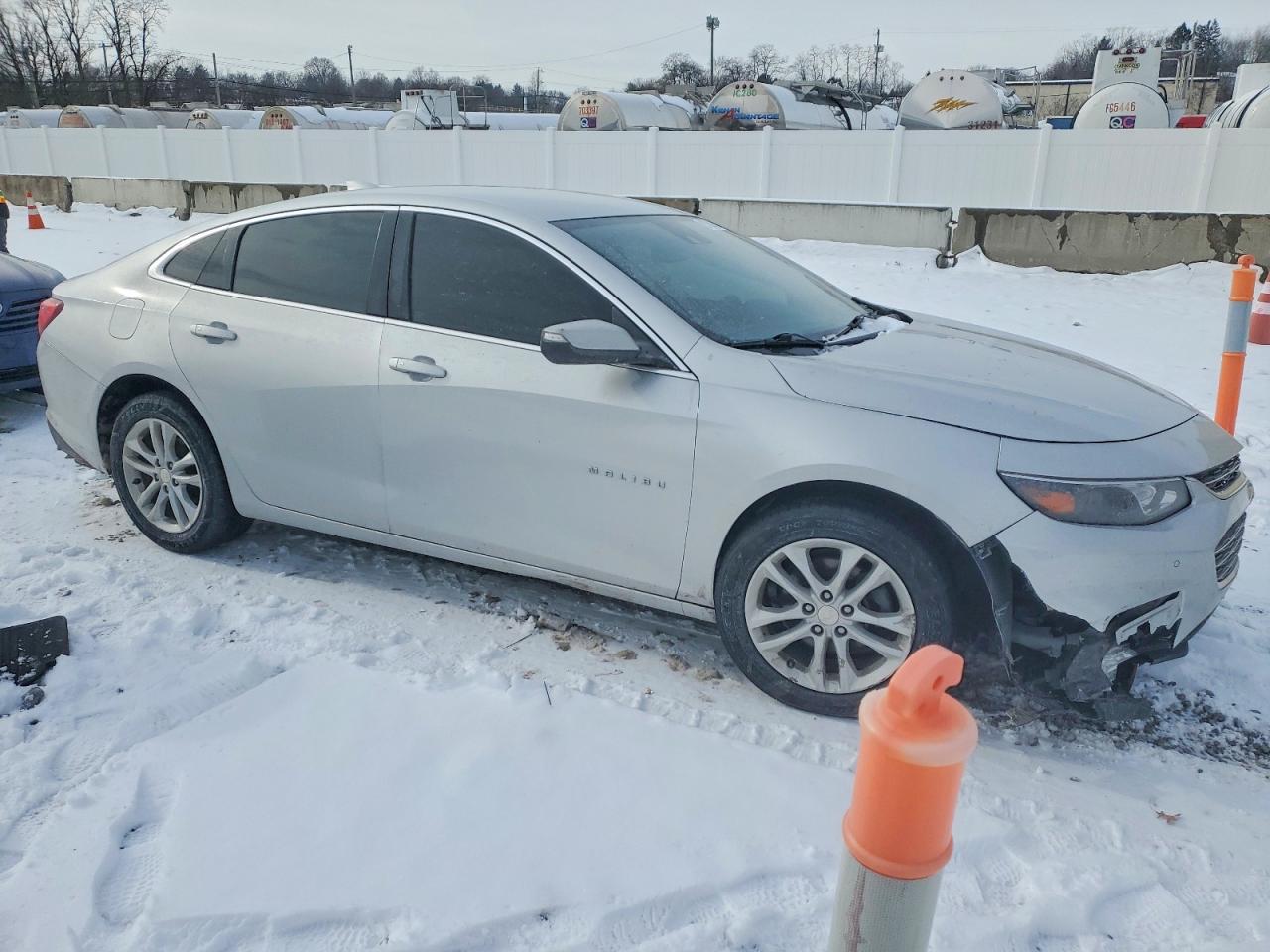 2017 CHEVROLET MALIBU LT photo 4