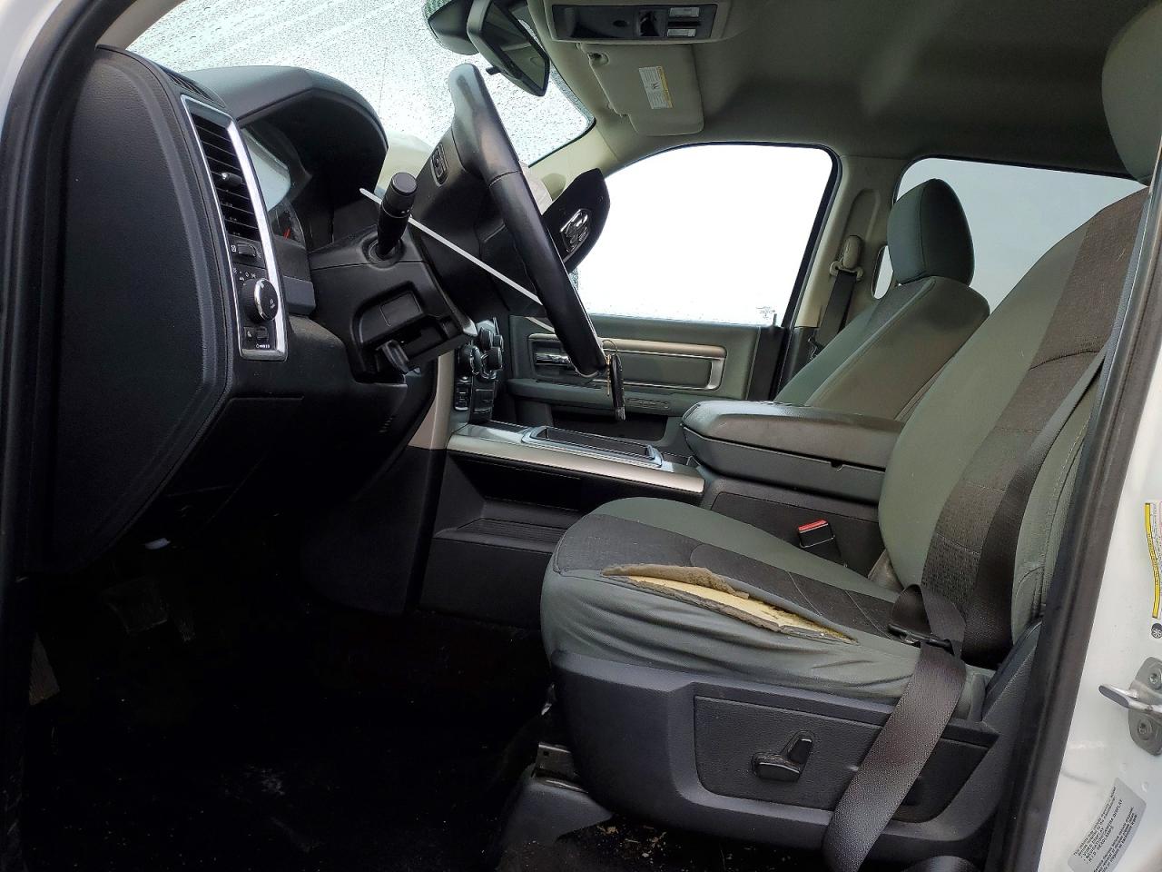 2015 RAM 1500 SLT photo 7