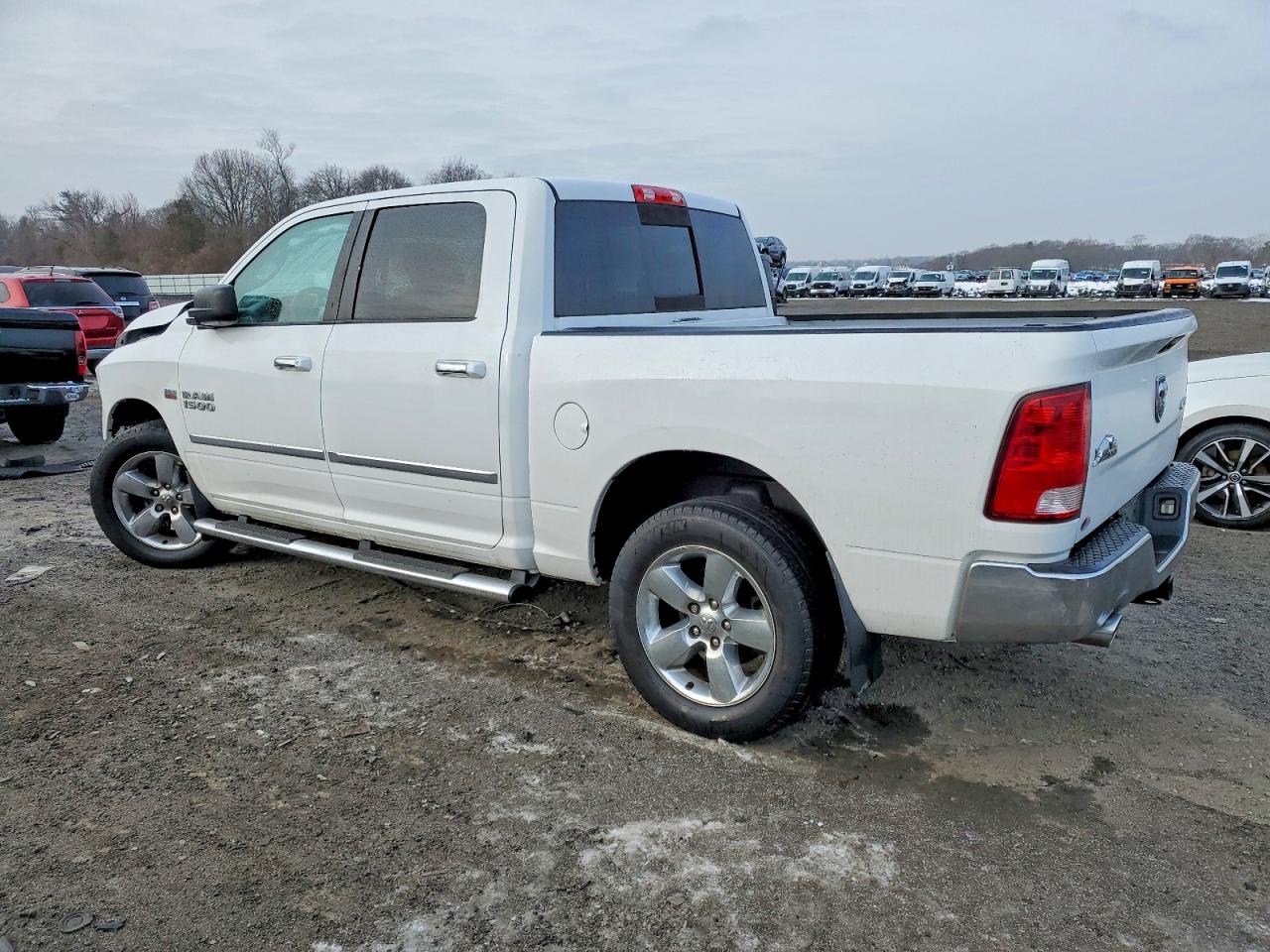 2015 RAM 1500 SLT photo 2