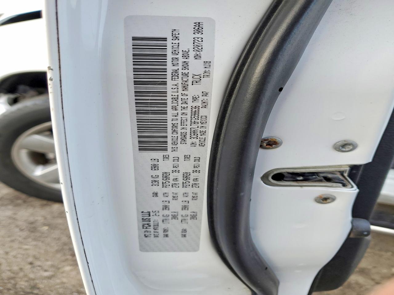 2015 RAM 1500 SLT photo 12