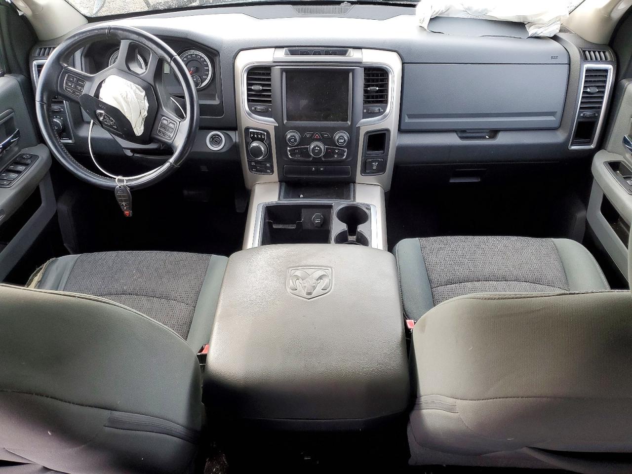 2015 RAM 1500 SLT photo 8