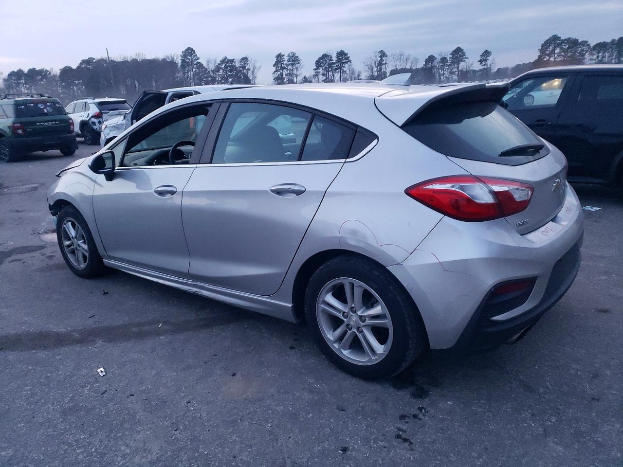 2017 CHEVROLET CRUZE LT photo 3