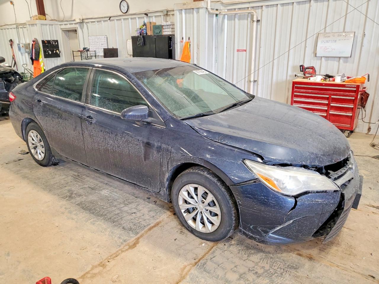 2015 TOYOTA CAMRY LE photo 4