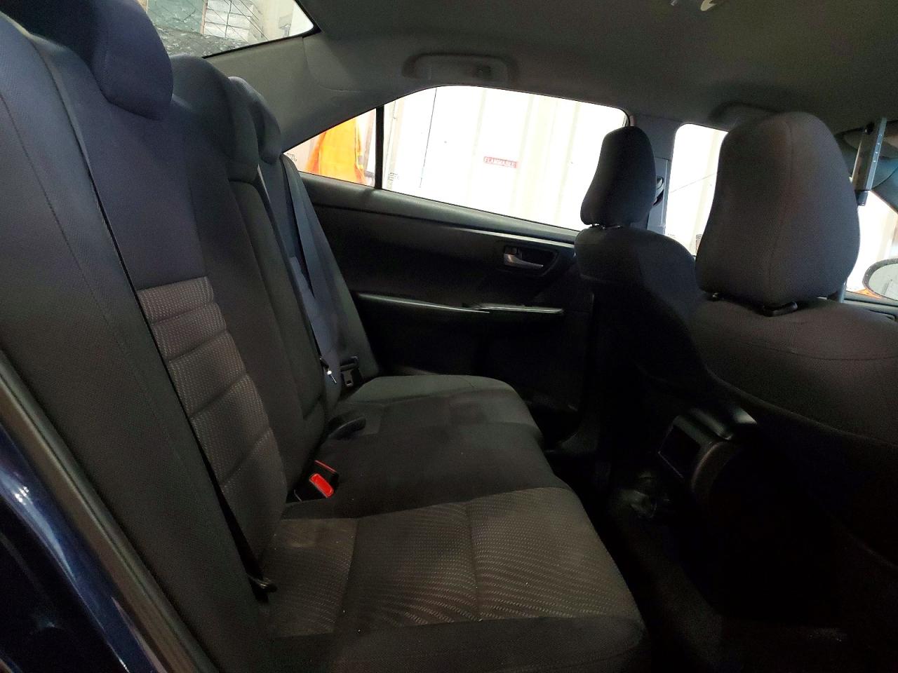 2015 TOYOTA CAMRY LE photo 10