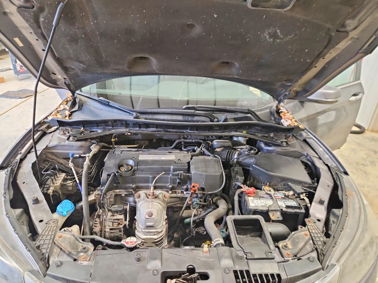 2015 TOYOTA CAMRY LE photo 11