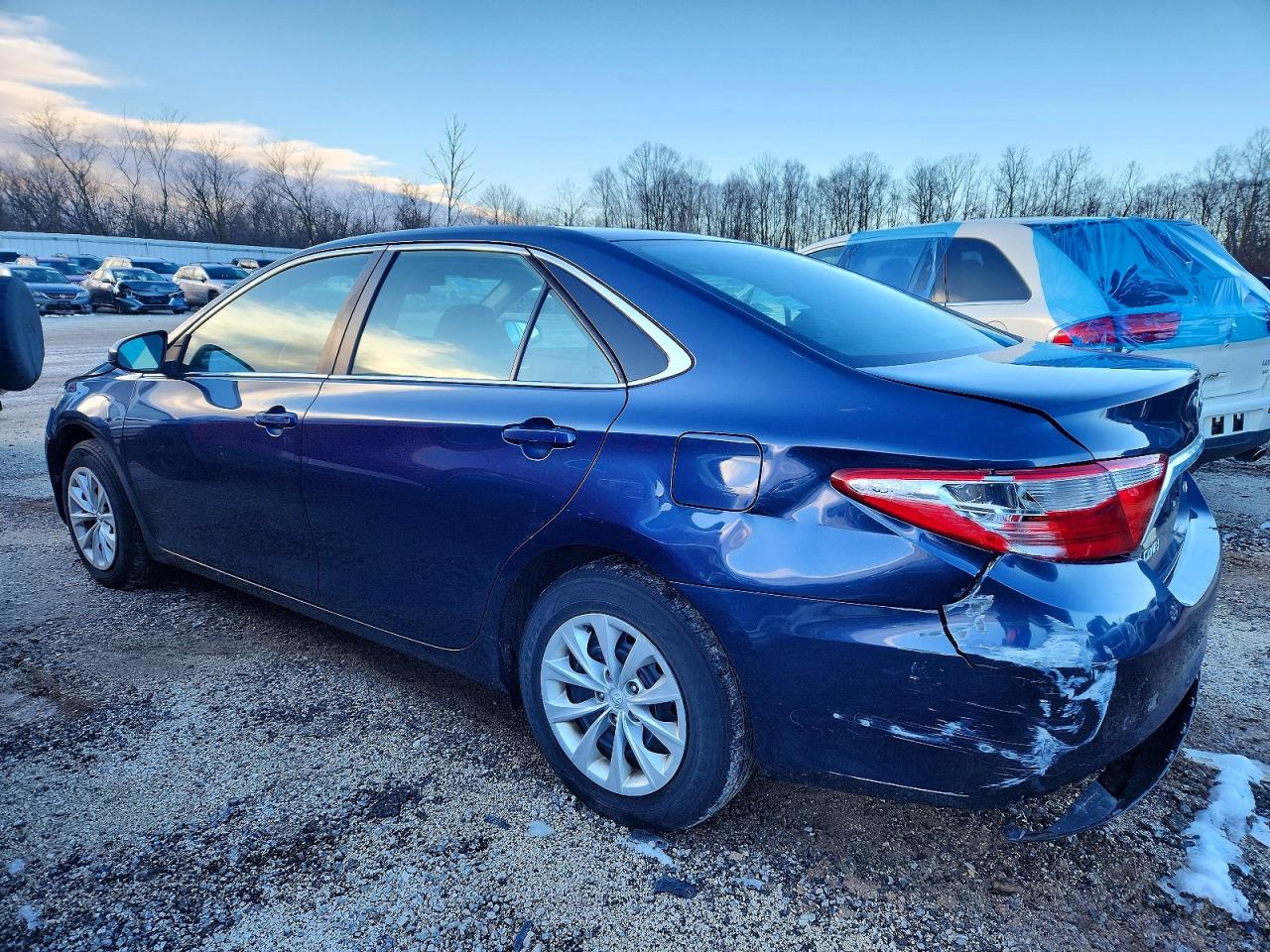 2015 TOYOTA CAMRY LE photo 2