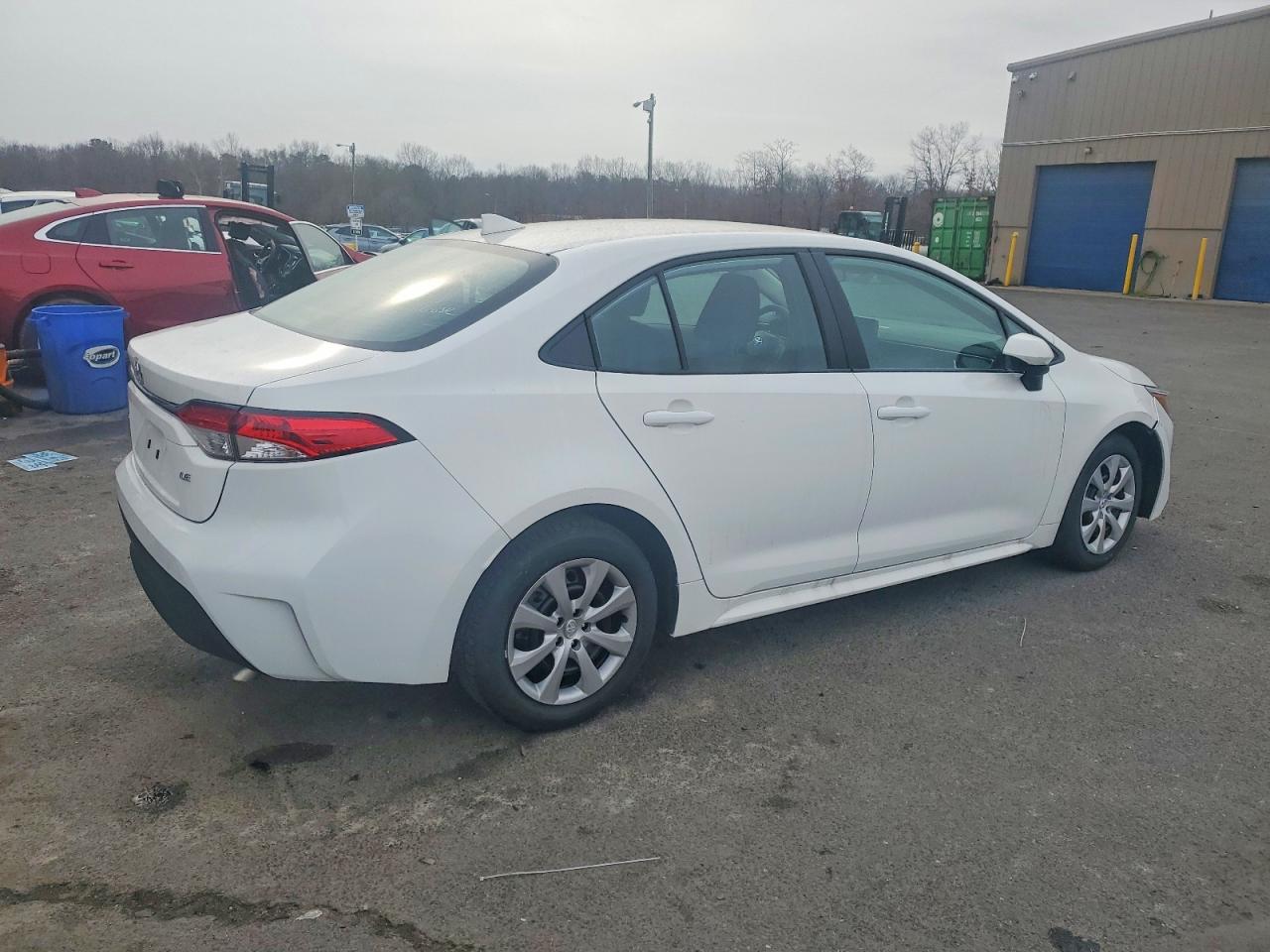 2025 TOYOTA COROLLA LE photo 3