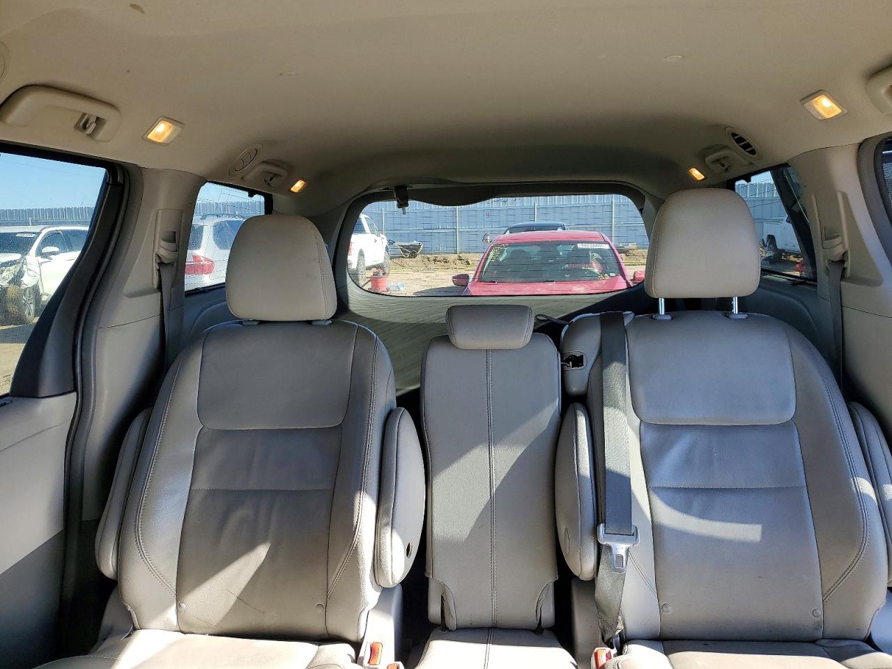 2015 TOYOTA SIENNA XLE photo 10