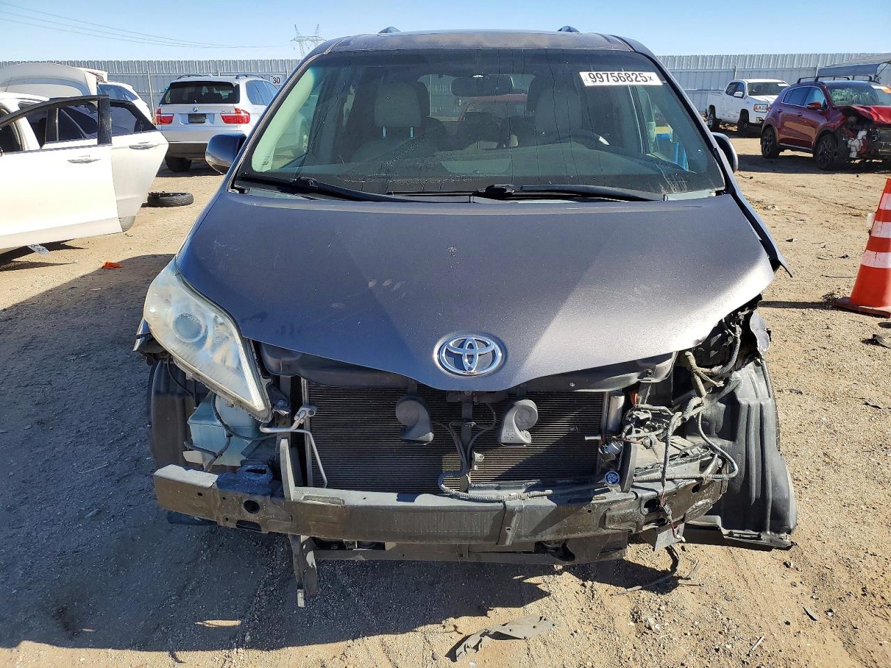 2015 TOYOTA SIENNA XLE photo 5