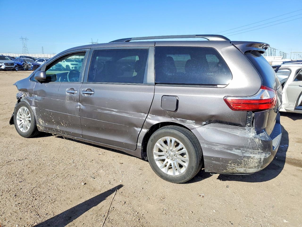 2015 TOYOTA SIENNA XLE photo 2