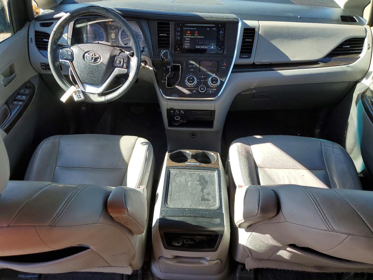 2015 TOYOTA SIENNA XLE photo 8