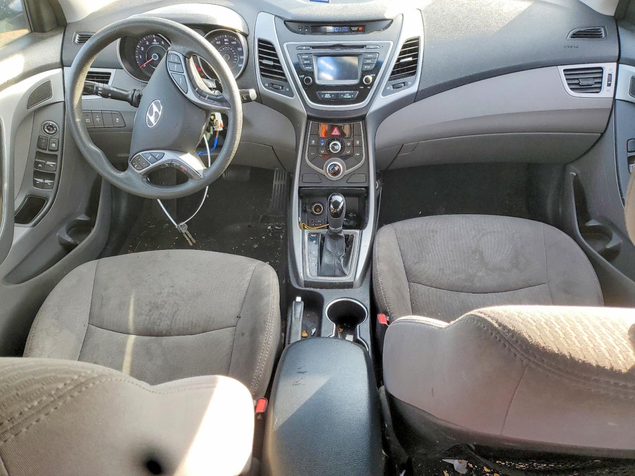 2016 HYUNDAI ELANTRA photo 8