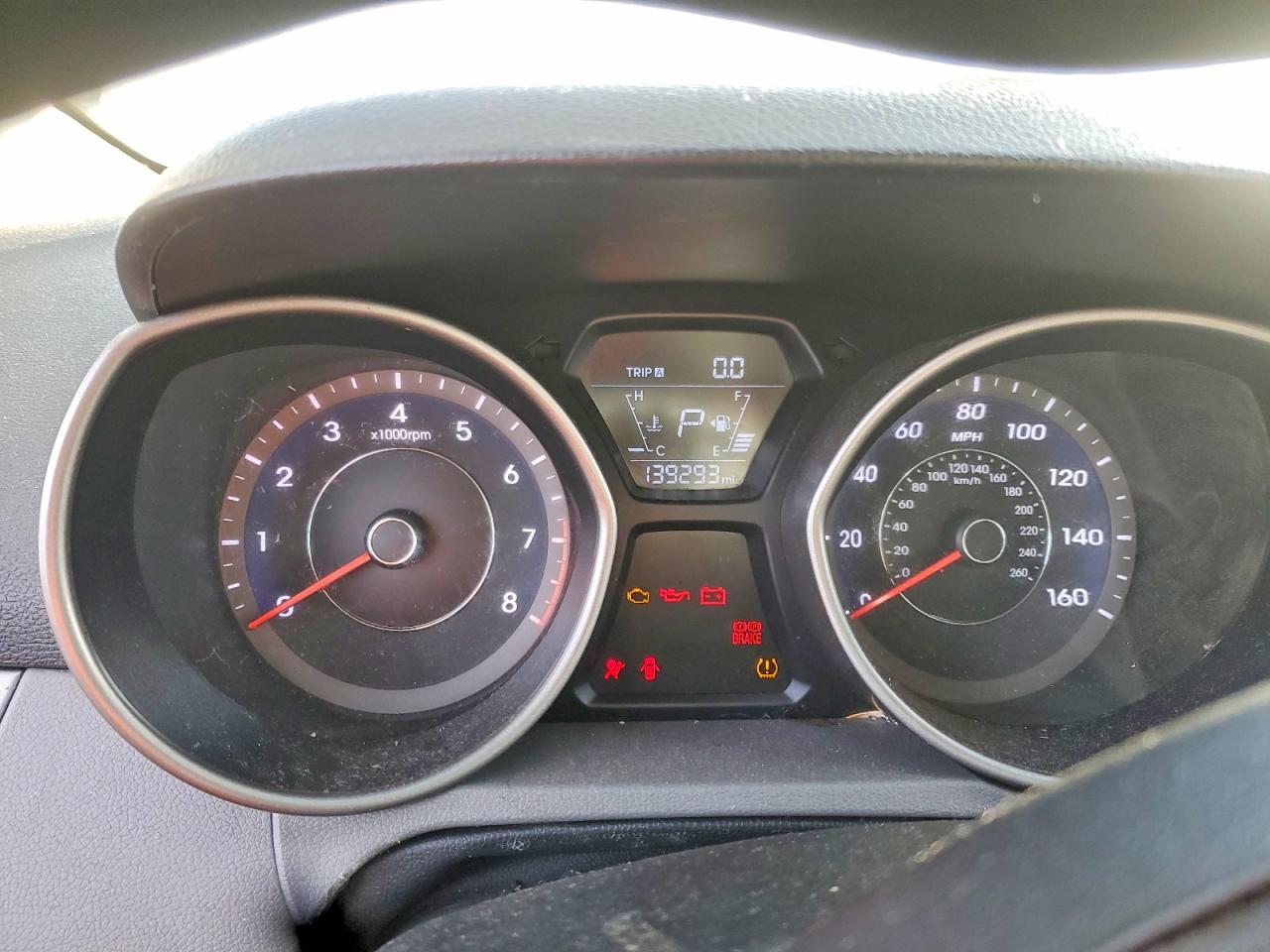 2016 HYUNDAI ELANTRA photo 9