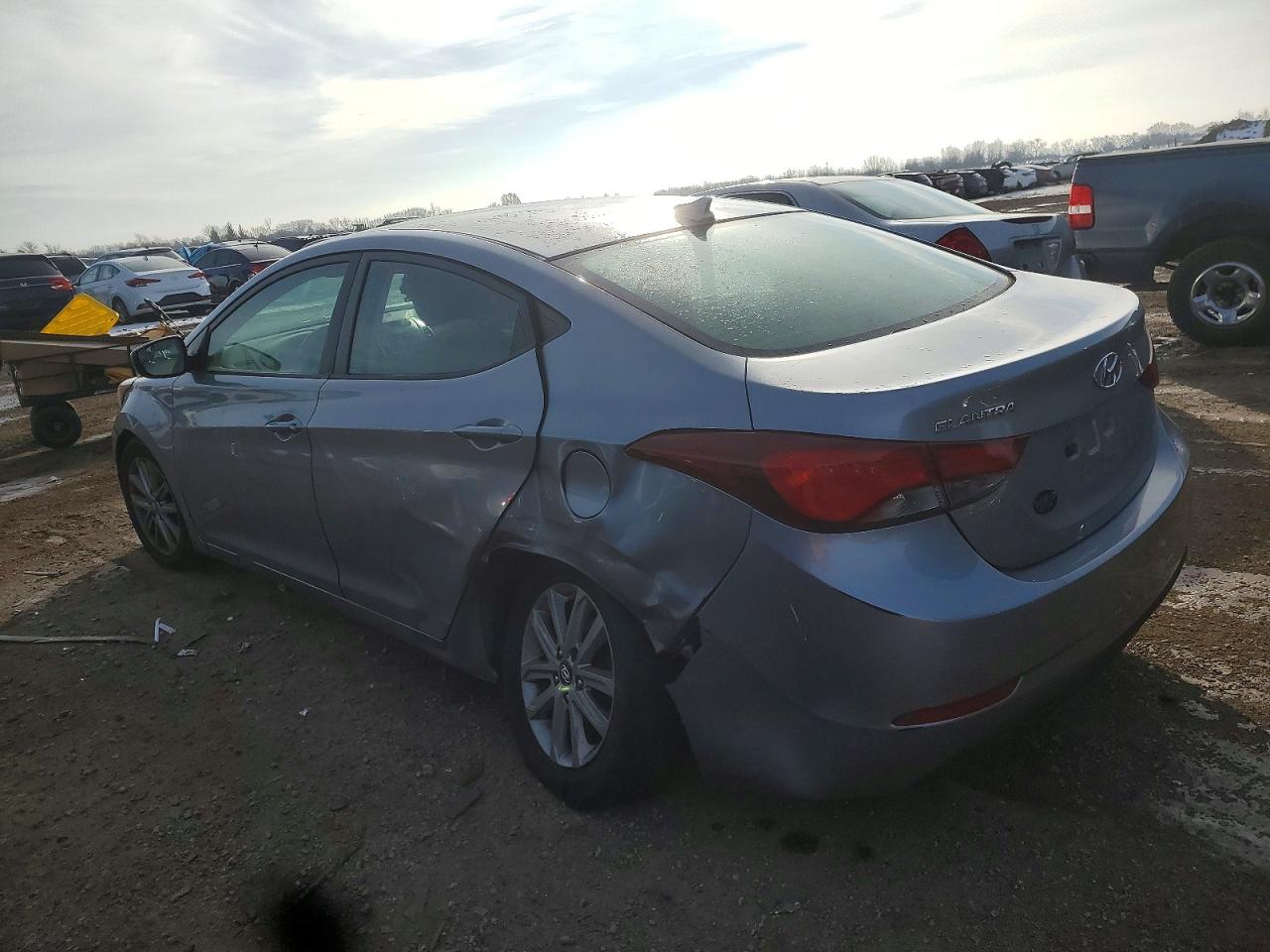 2016 HYUNDAI ELANTRA photo 2