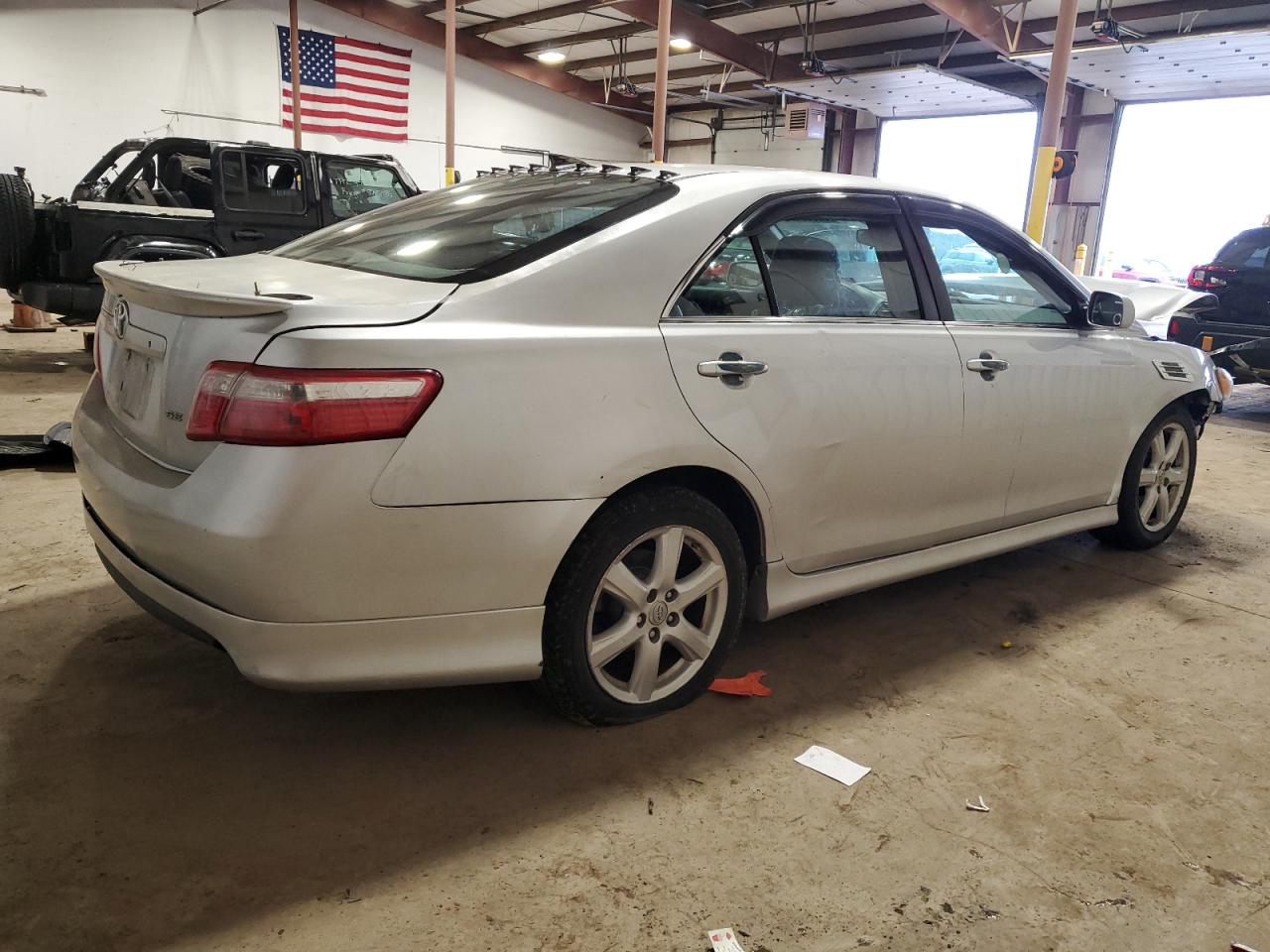 2009 TOYOTA CAMRY SE photo 3