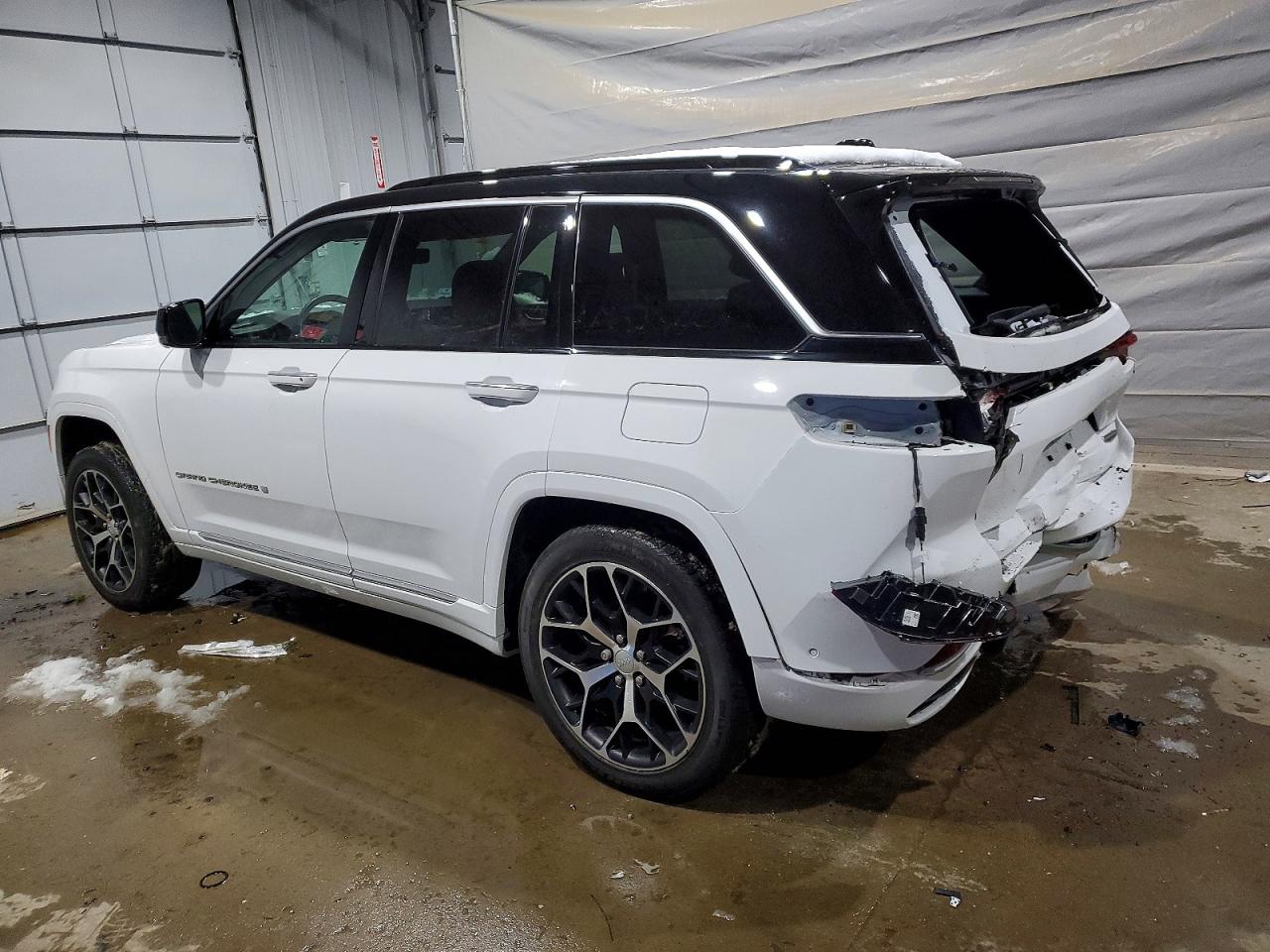 2024 JEEP GRAND CHEROKEE SUMMIT photo 2