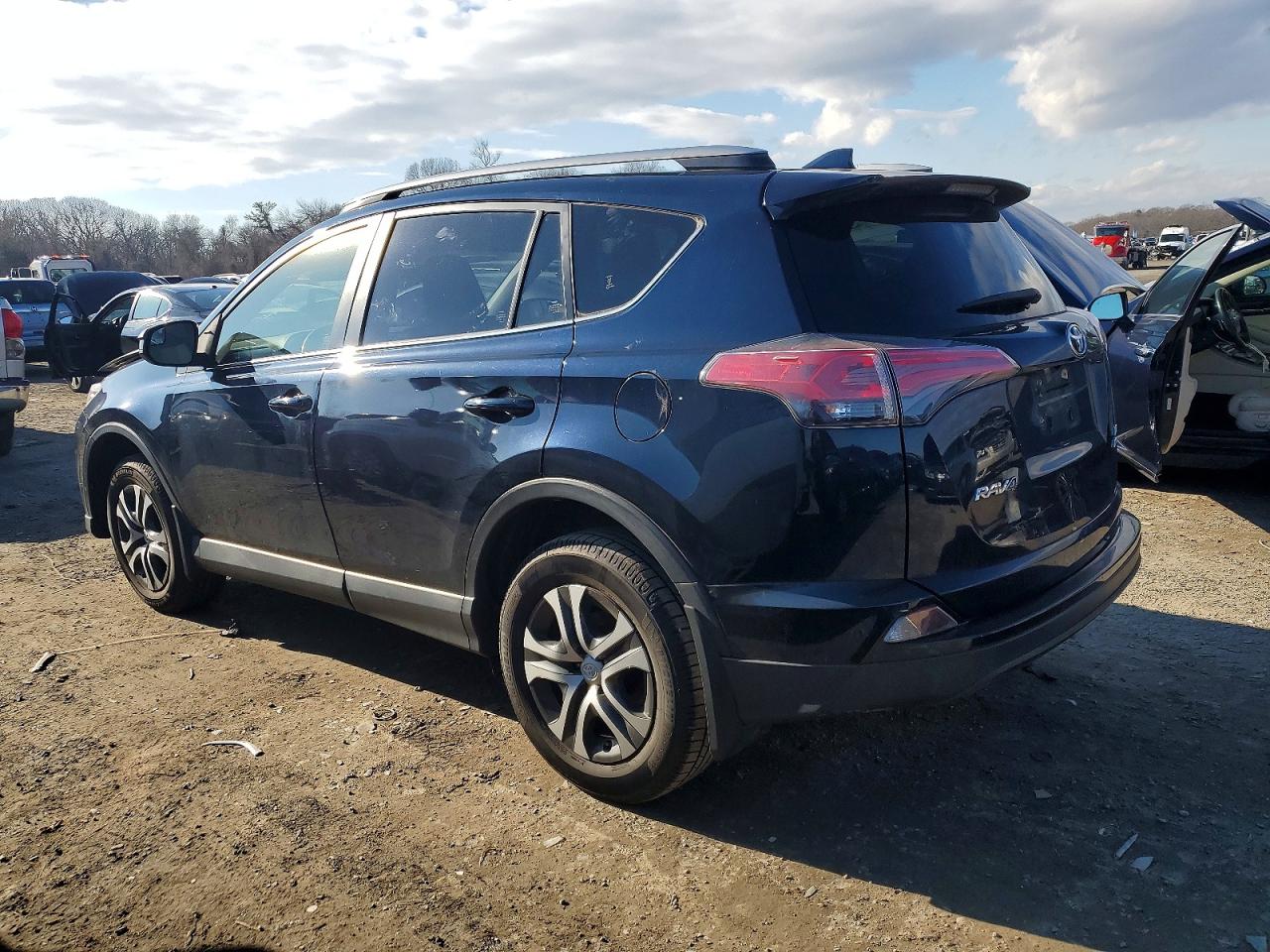 2018 TOYOTA RAV4 LE photo 2