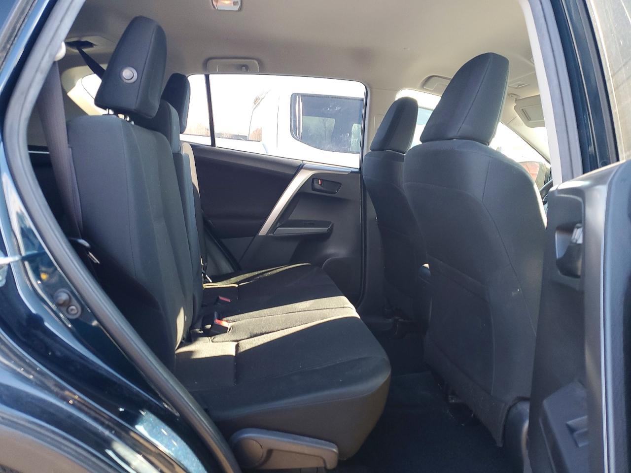 2018 TOYOTA RAV4 LE photo 11