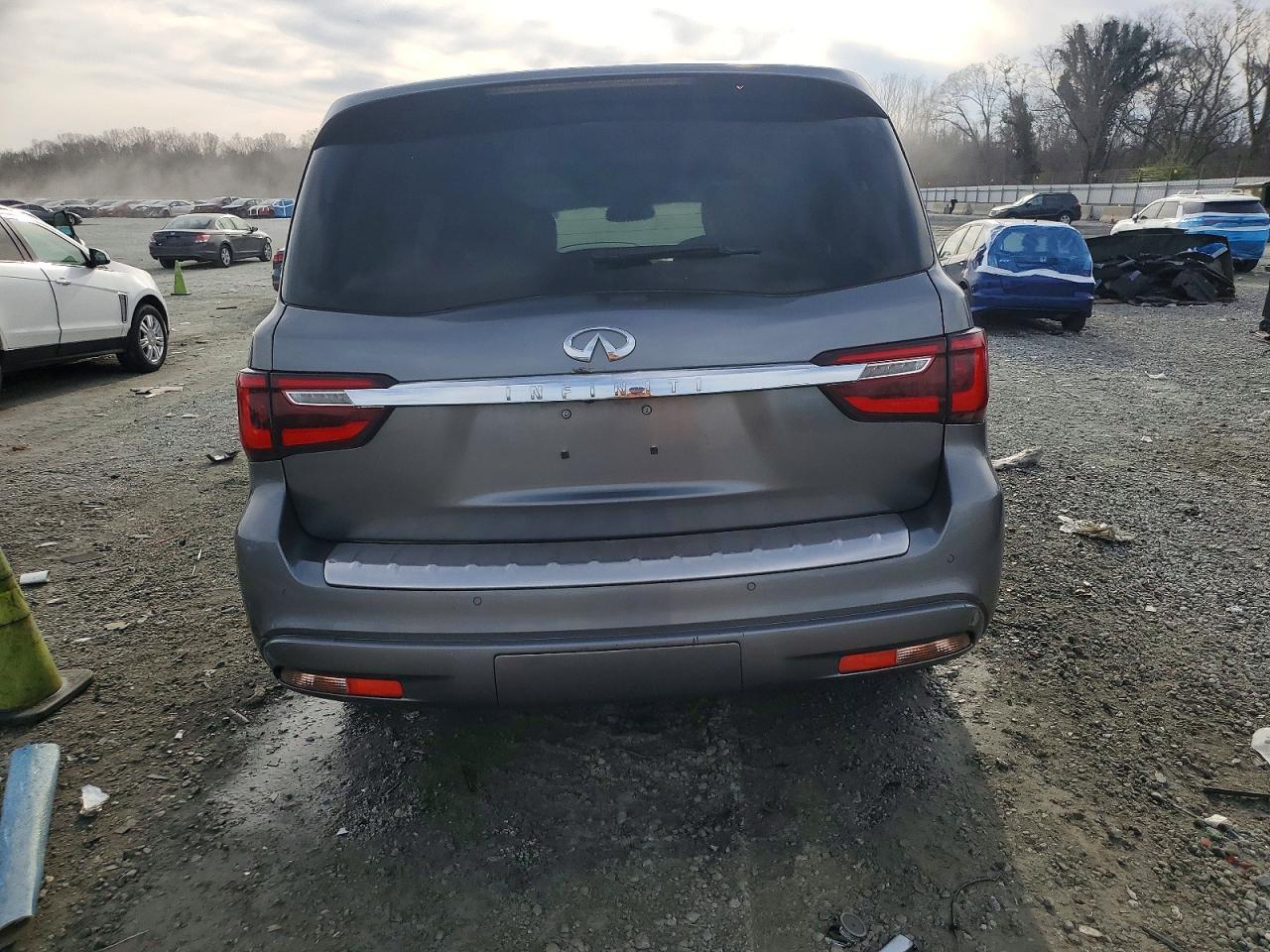 2018 INFINITI QX80 BASE photo 11