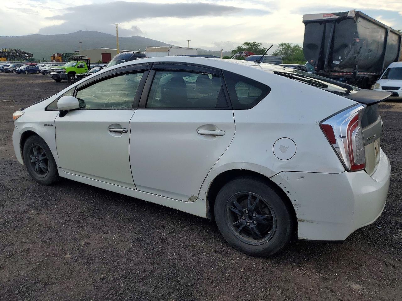 2013 TOYOTA PRIUS photo 4