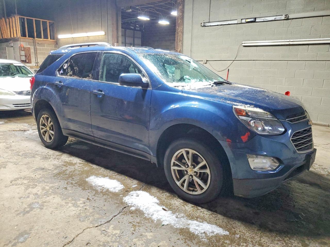2017 CHEVROLET EQUINOX LT photo 4