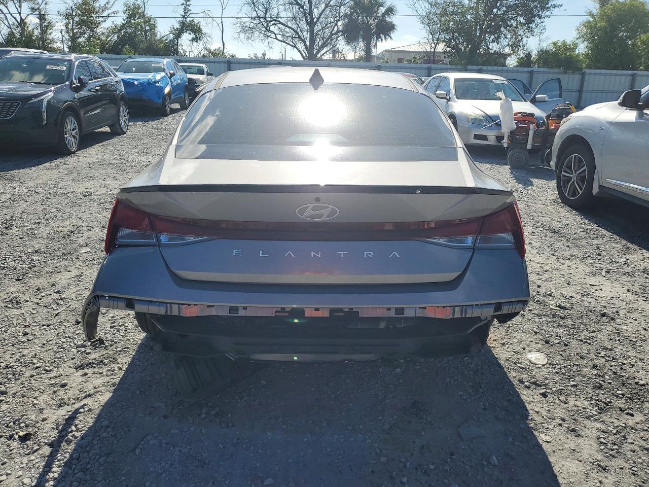 2025 HYUNDAI ELANTRA SEL SPORT photo 11