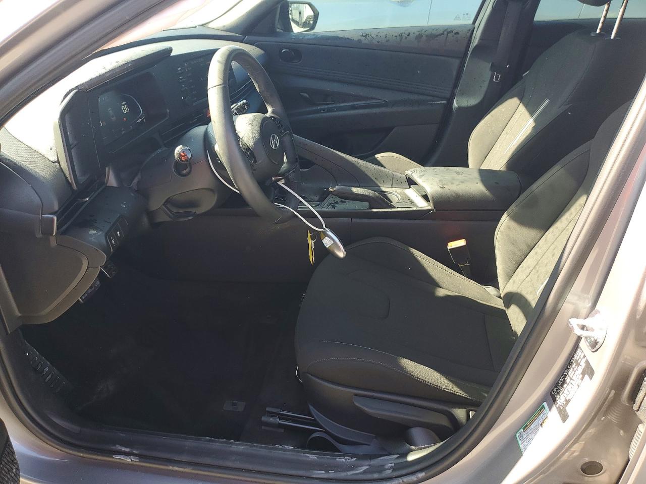 2025 HYUNDAI ELANTRA SEL SPORT photo 13