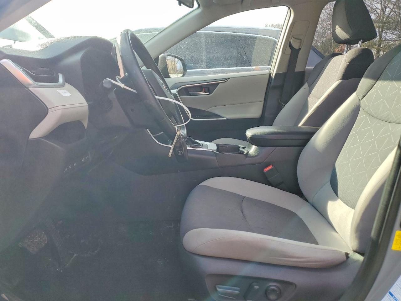 2019 TOYOTA RAV4 XLE photo 7