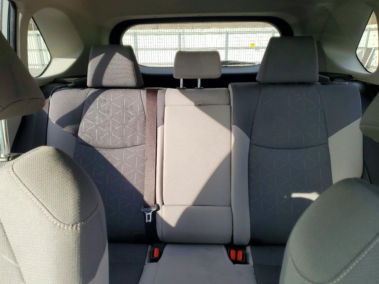 2019 TOYOTA RAV4 XLE photo 10