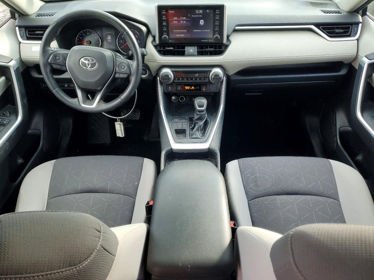 2019 TOYOTA RAV4 XLE photo 8