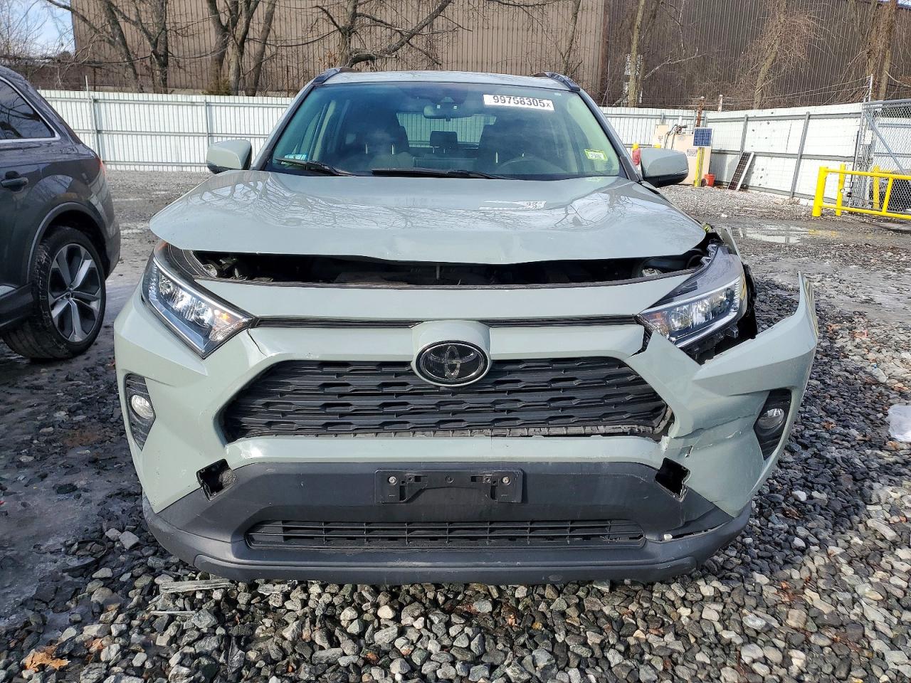 2019 TOYOTA RAV4 XLE photo 5
